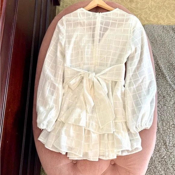 White romper long sleeves wrap size US10/ Medium - Picture 9 of 11